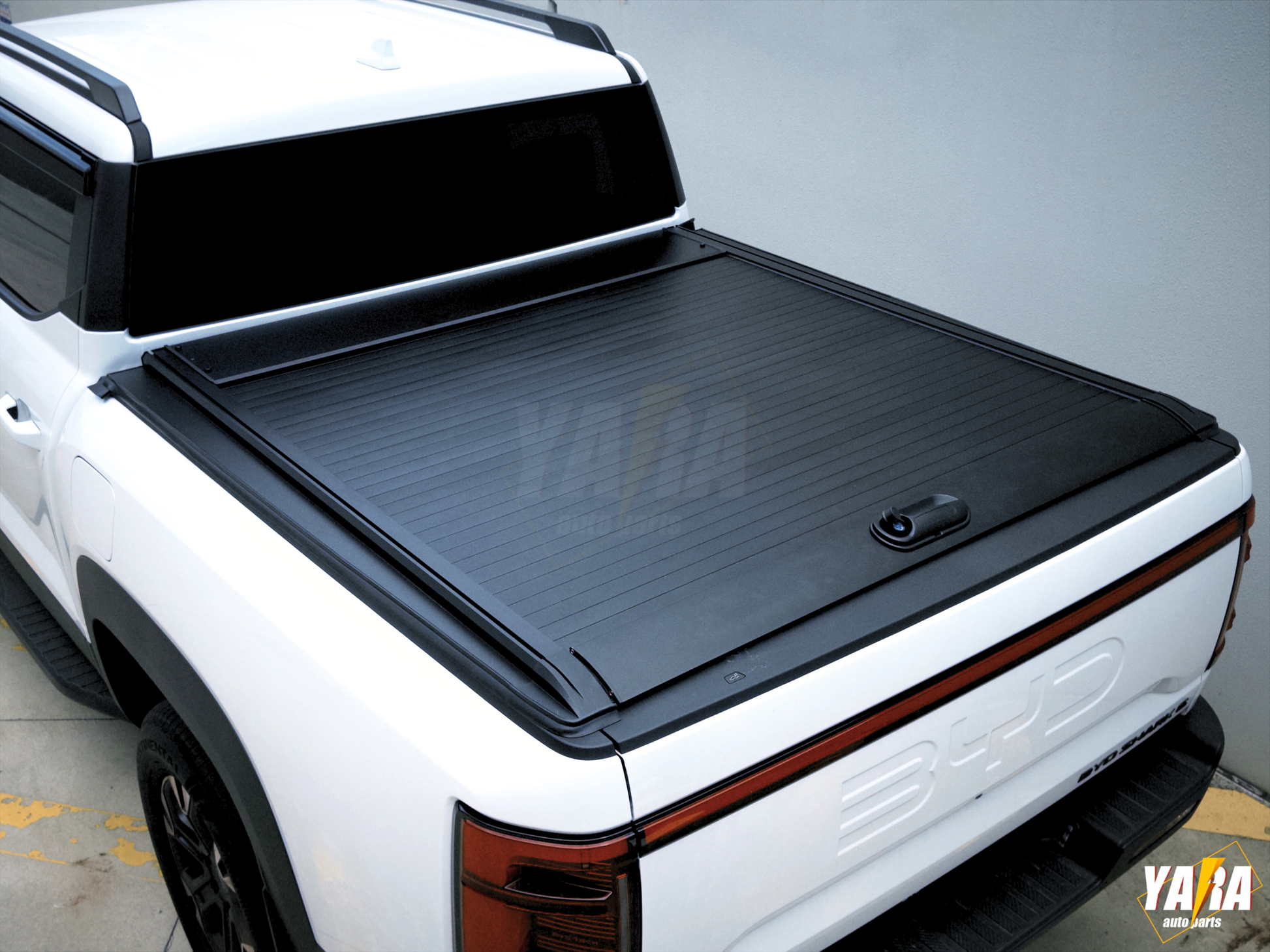 BYD Shark 6 Manual Roller Shutter | Lockable Aluminium Hard Lid (2024+)