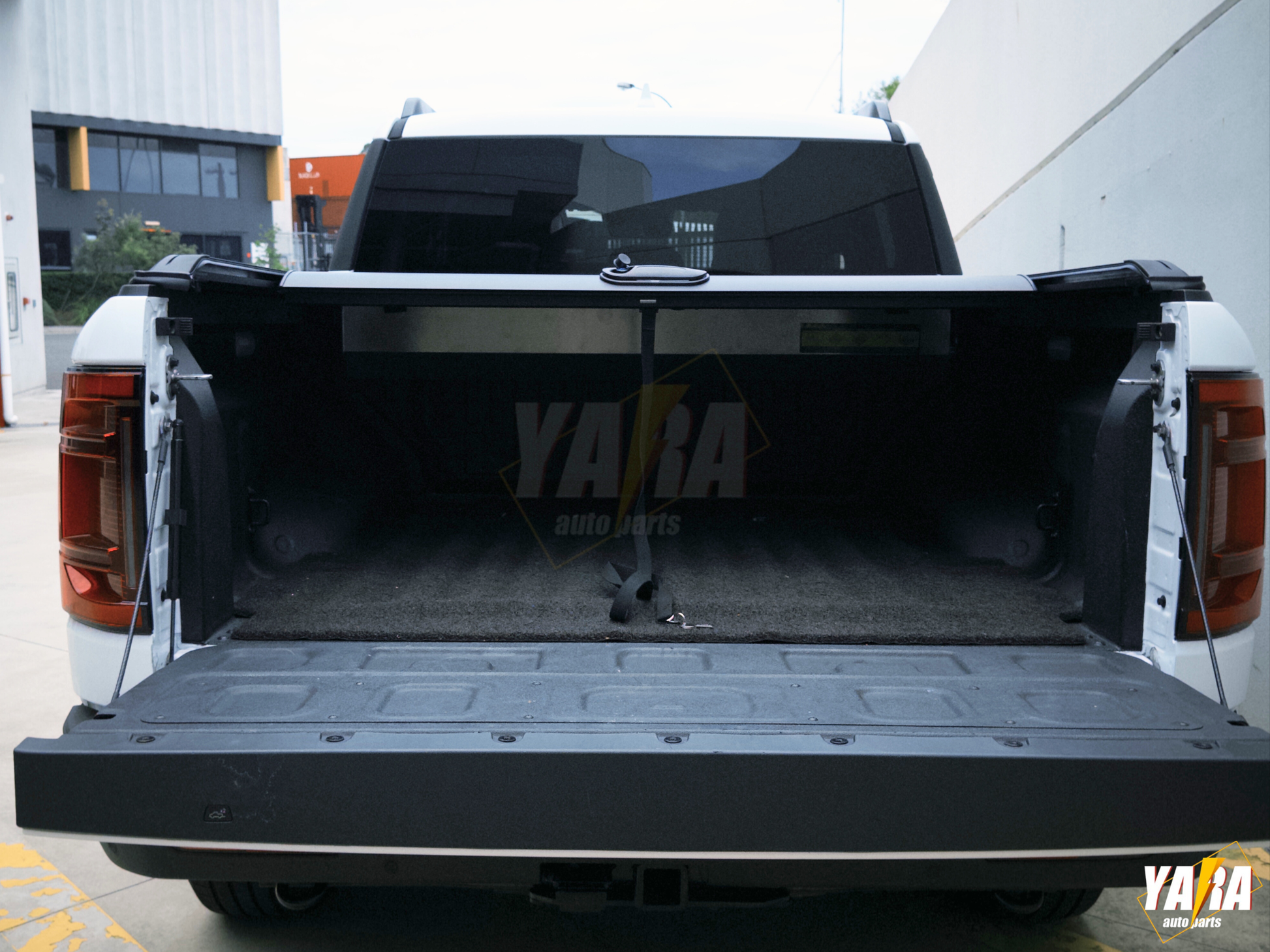 BYD Shark 6 Manual Roller Shutter | Lockable Aluminium Hard Lid (2024+)